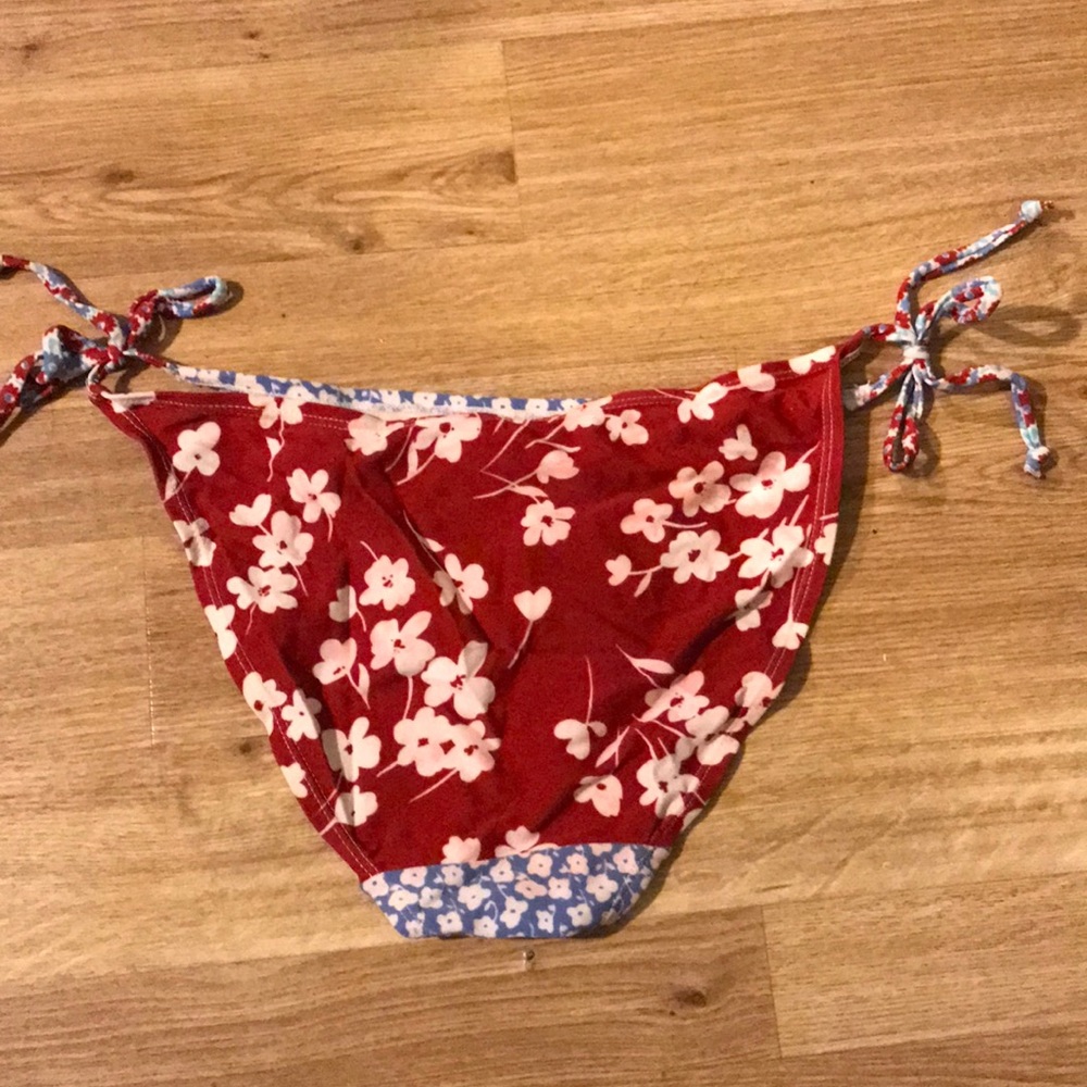 Bikini - Picture 2 of 3